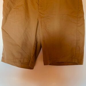 Dockers Women’s Shorts – Size 16 – Excellent Condition